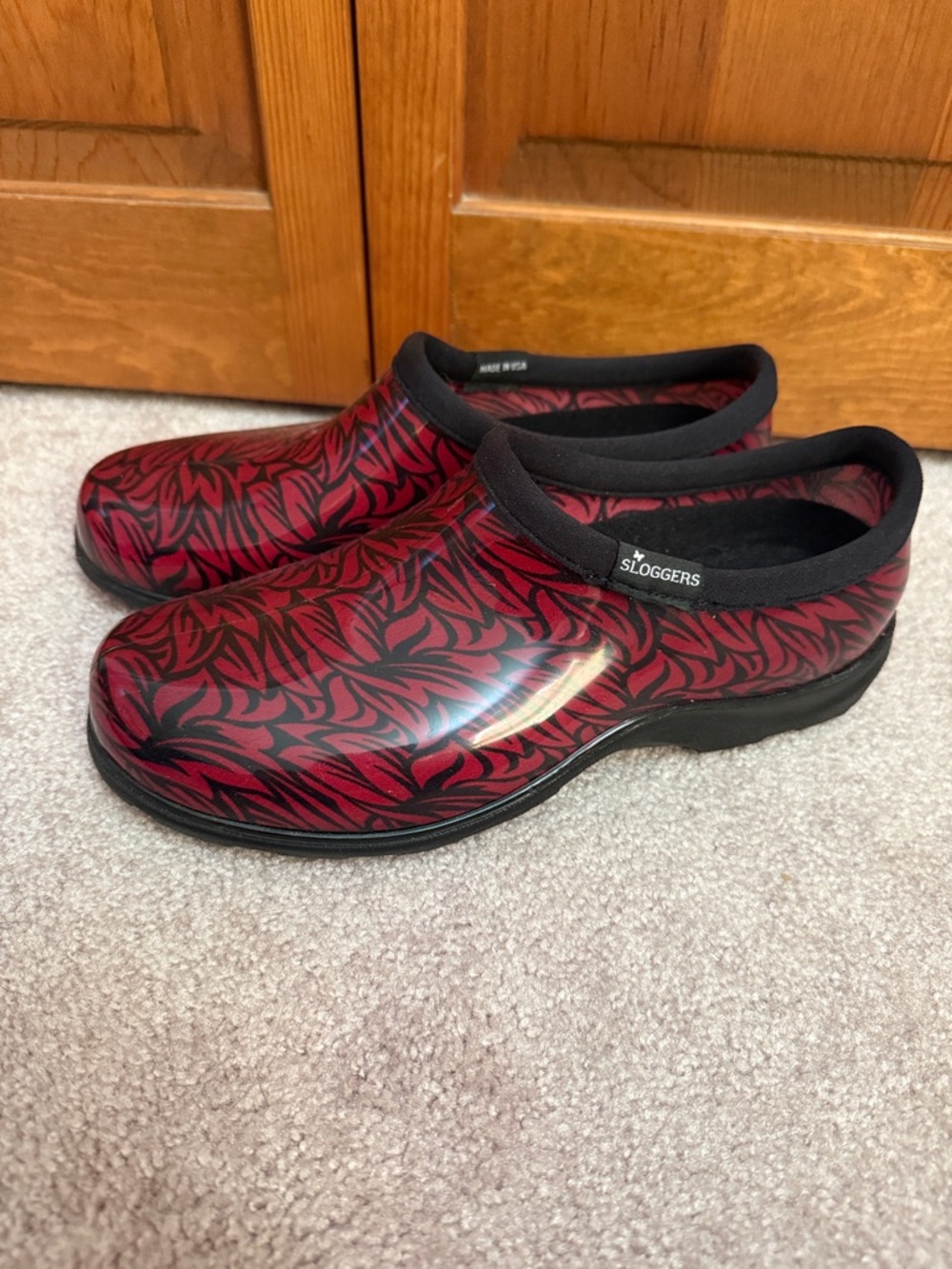Sloggers Red and Black Leaf-Pattern Waterproof Clog Women’s 7 New